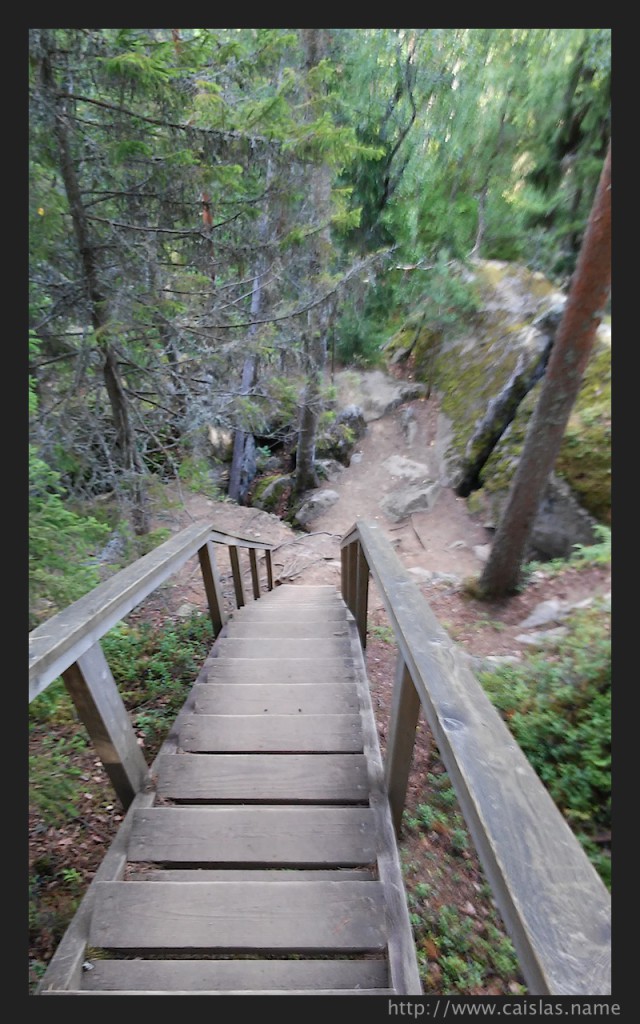 Walking towards the cave, Pirunkirkko